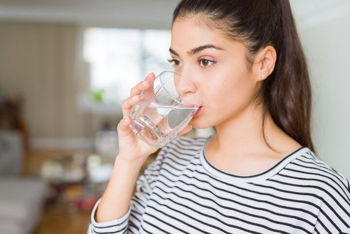 صاف پانی کا باقاعدگی سے استعمال ایک ماہ میں 10 کلو وزن کم کرنے کی کلید ہے۔
